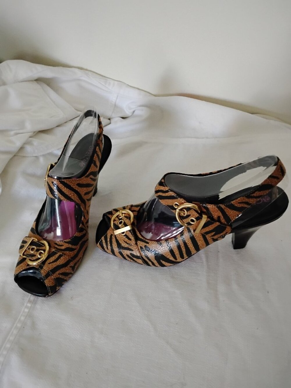 Gretta sz 8  open toe sling pumps.  Black and tan striped animal motif.